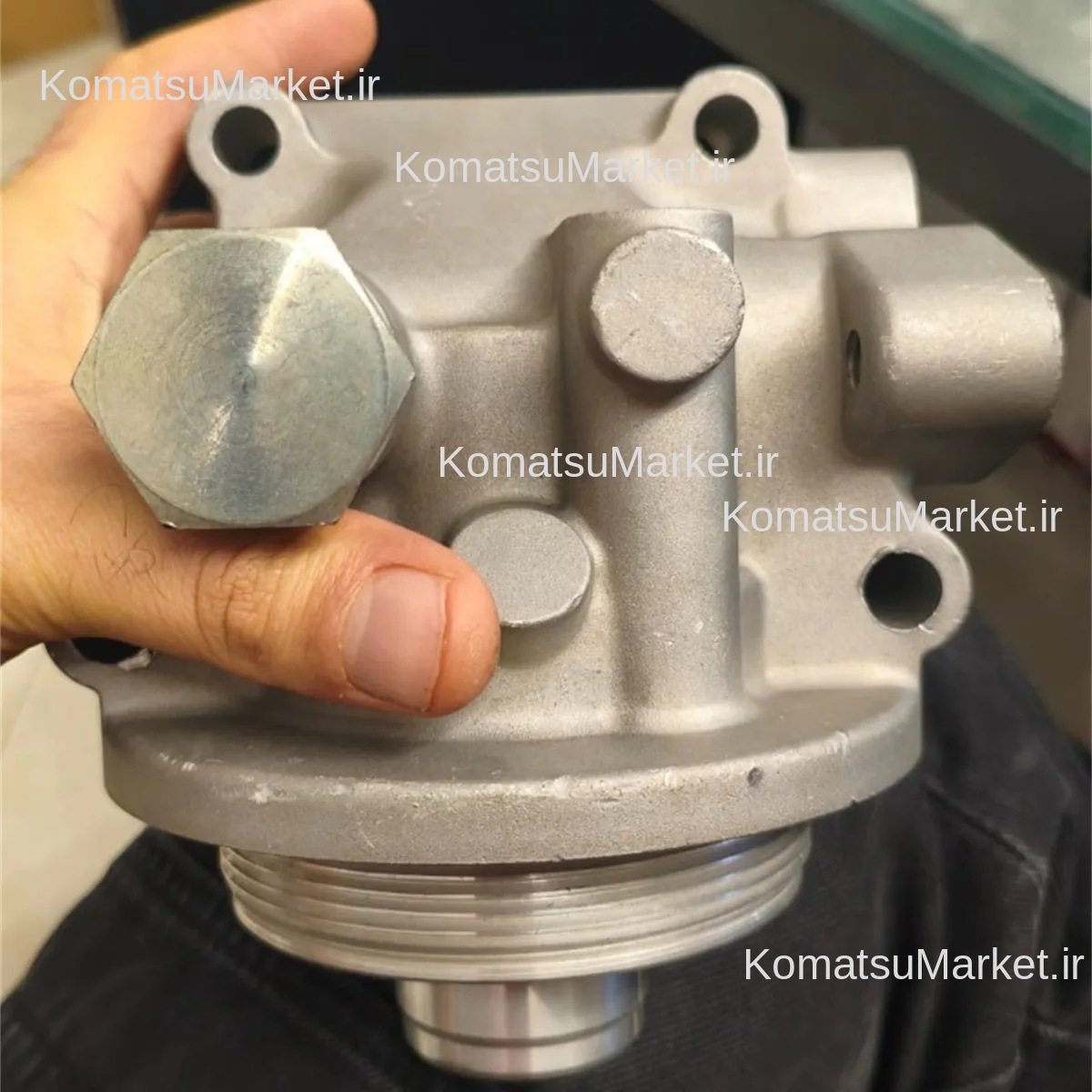 km-wm-29963 پایه فیلتر روغن بیل مکانیکی PC400-7 - تصویر 1